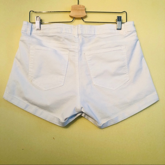 H&M White Short Pants - Picture 2 of 3